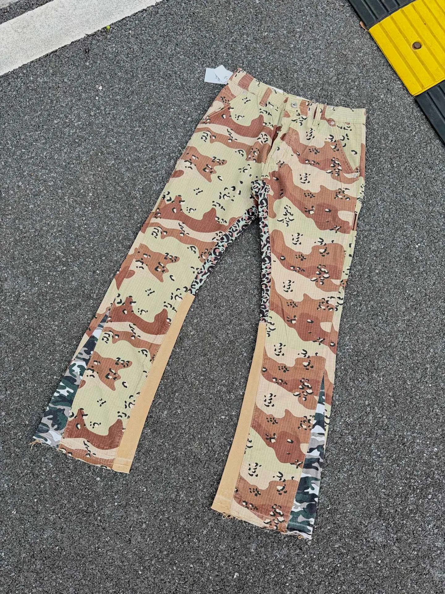 P250💰GA04 GALLERY DEPT. Desert camouflage spliced ​​overalls American high street loose multi-pocket micro-flare casual trousers Code number: 28 30 32 34 36